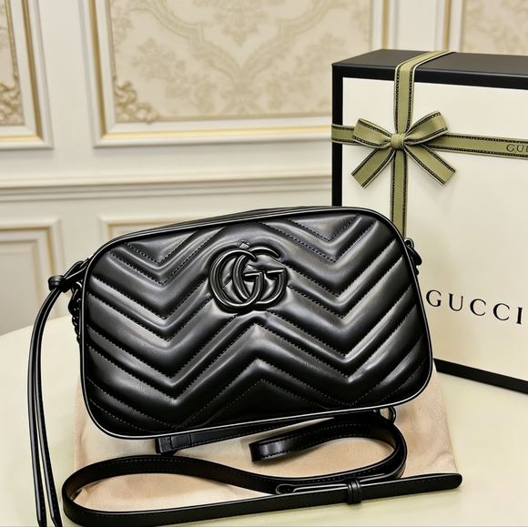 Gucci Shoes - <AUTHENTIC>Gucci GG Marmont Medium Camera Bag